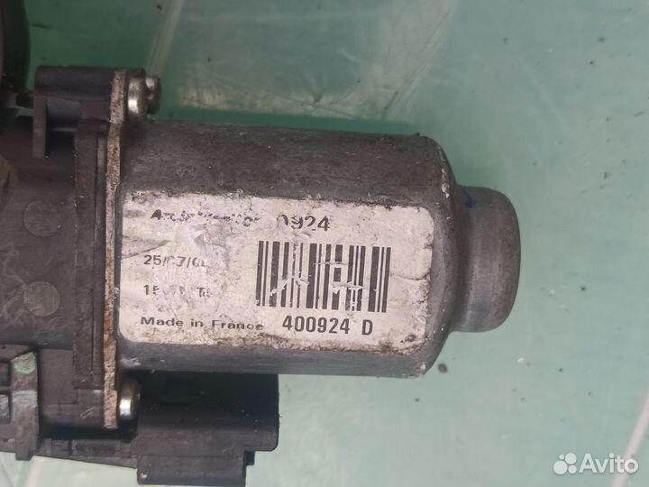 Nissan Nоte передний правый моторчик стеклоподъёмн