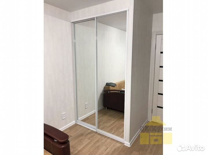 Книжный шкаф