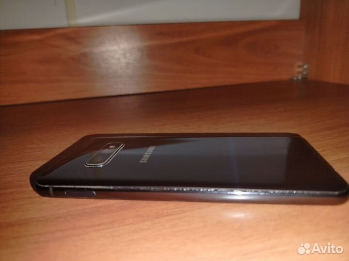 Samsung Galaxy S10e, 6/128 ГБ