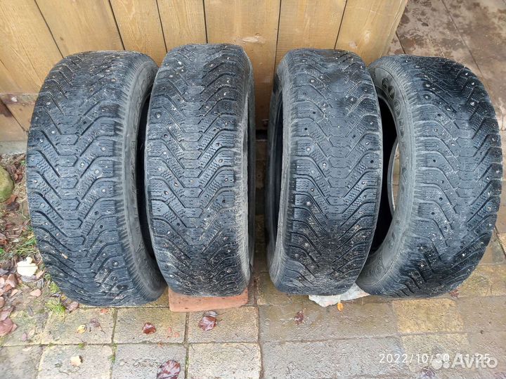 Goodyear UltraGrip 500 225/65 R17