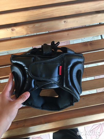 Шлем и бинты