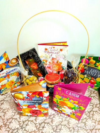 Подарочная корзина на День учителя с вкусняшками
