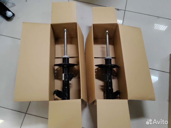 Передние амортизаторы camry 50 оригинал