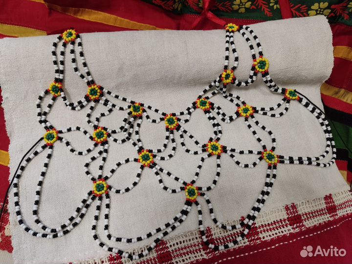 Комплект Секиринских украшений из бисера