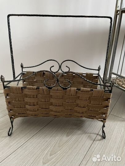 Газетница из ротанга