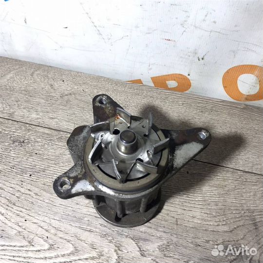 Насос водяной (помпа) Land Rover Discovery III 20