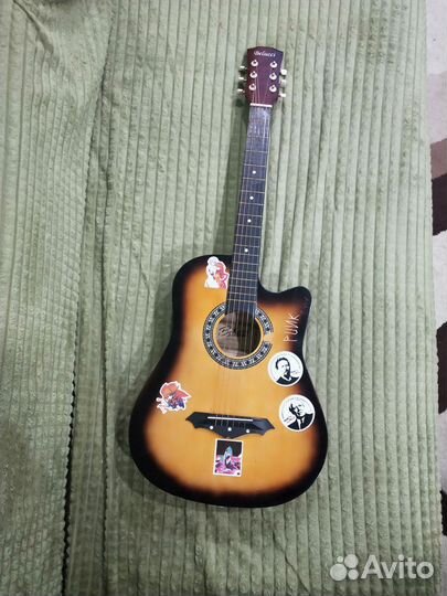 Акустическая гитара
