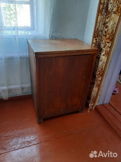 Швейная машинка с тумбой