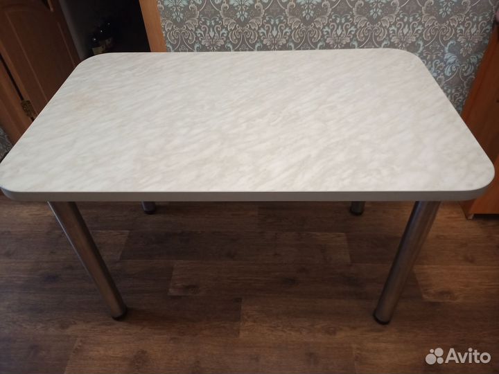 Стол обеденный