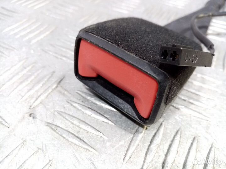 Б/У Ответная часть ремня безопасности перед#001