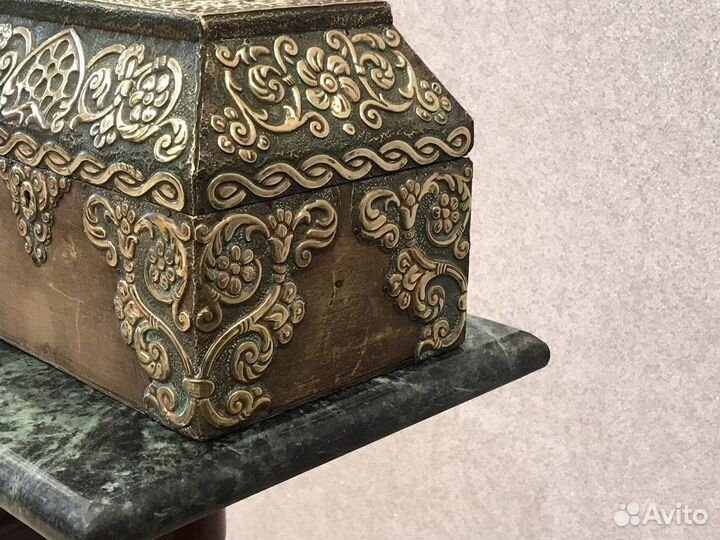 Старинная шкатулка Ларец