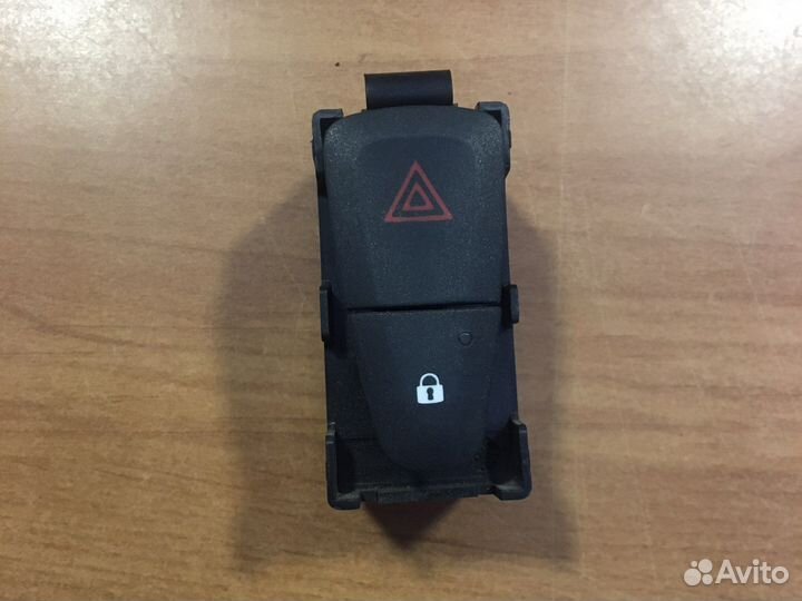 Кнопка аварийной сигнализации Megane Sandero Logan