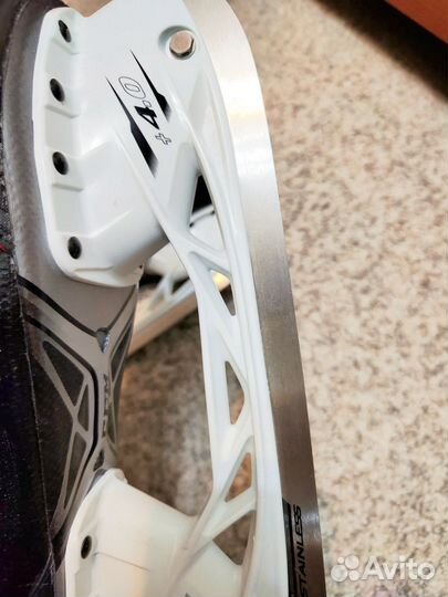 Хоккейные коньки CCM RBZ 42.5 размер