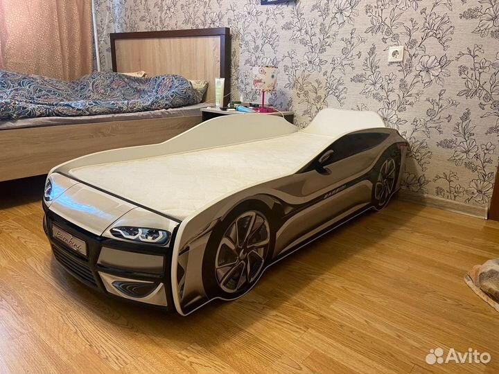 Детская кровать машина бу с матрасом