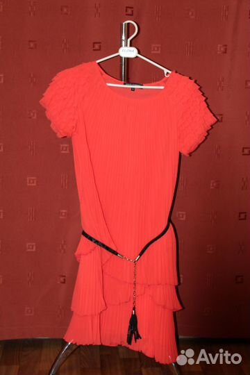 Алое платье