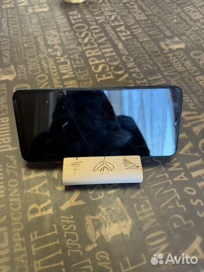 Подставка для телефона из дерева