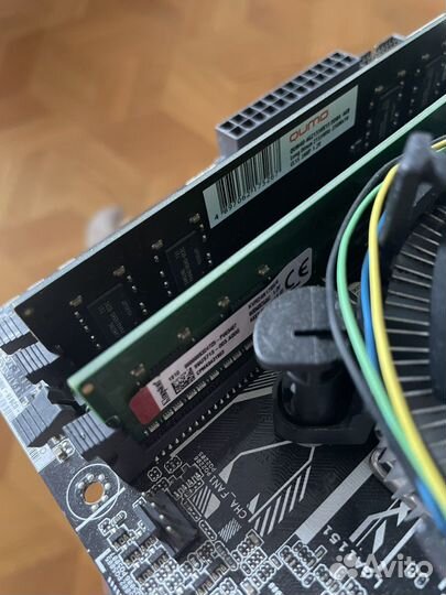 Материнская плата с процессором и памятью