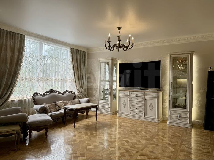 Таунхаус 600 м² на участке 6 сот.