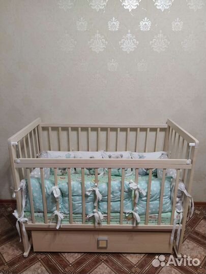 Кроватка детская с бортиками и матрацем