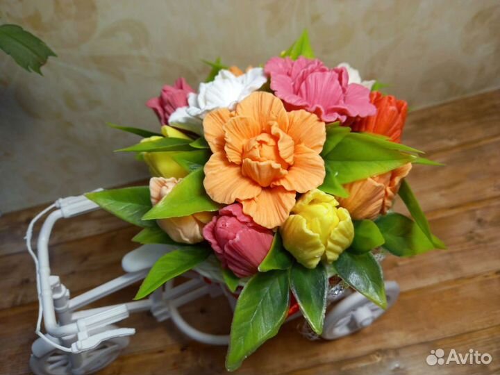 Корзина с тюльпанами из мыла