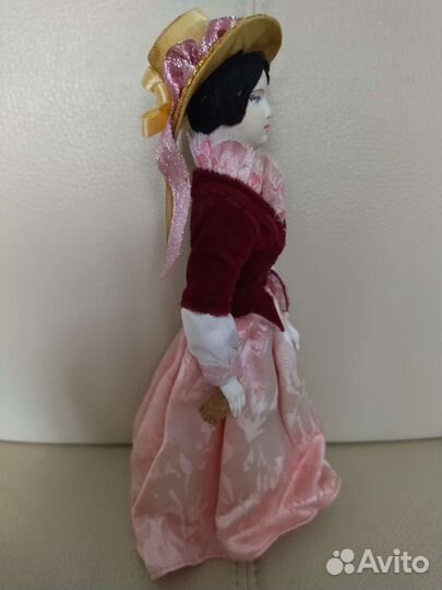 Кукла фарфоровая 25см