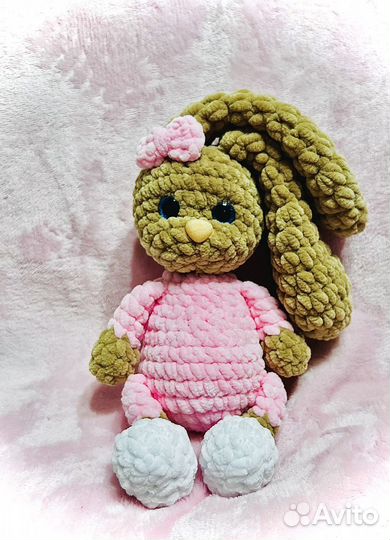 Вязаный зайка мини