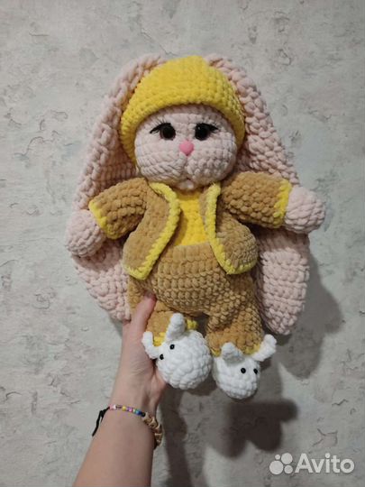 Вязаные игрушки, зайка