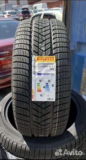 Pirelli Scorpion Winter RFT 275/40 R22
