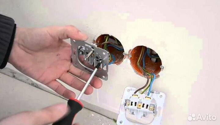 Услуги частного электрика. Замена розеток