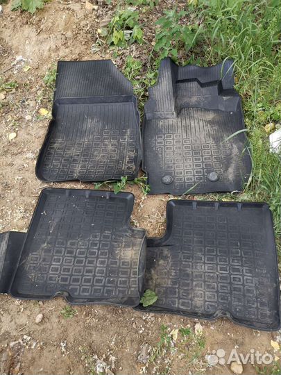 Автомобильные коврики резиновые