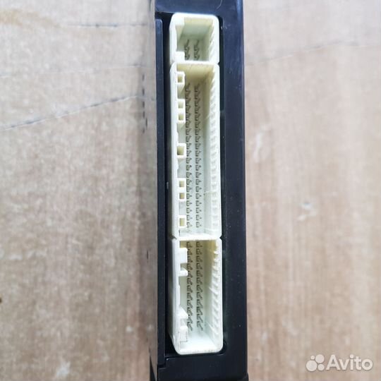 Блок климатом на Toyota Camry 88650-33690