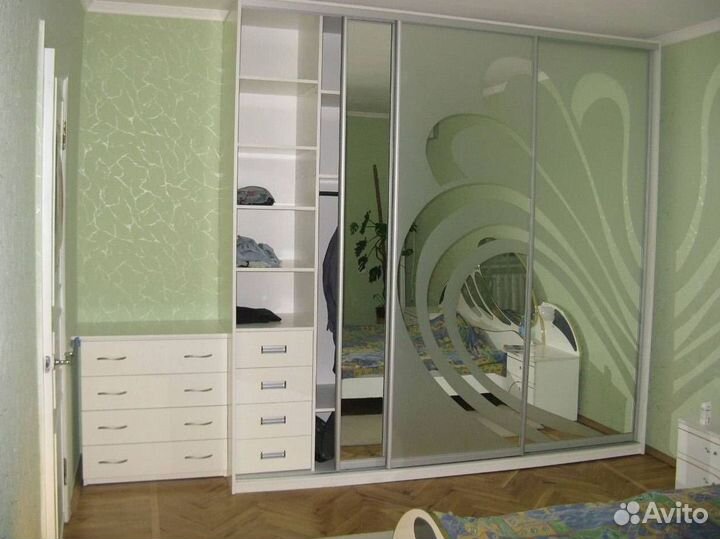 Белый шкаф