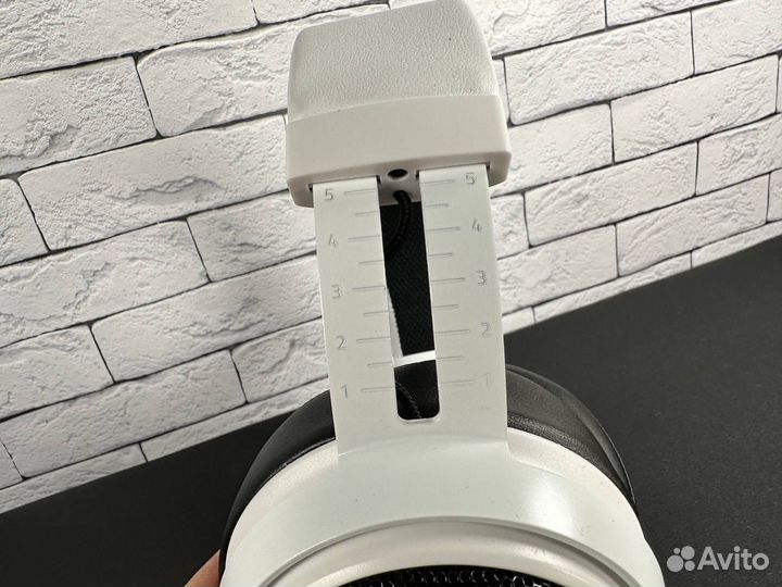 Razer Kraken Pro v2 (белые)