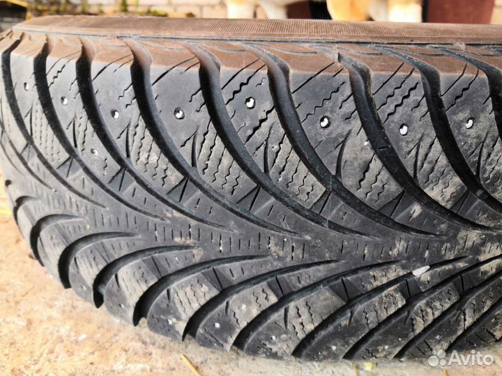 Sava Eskimo Stud 215/65 R16