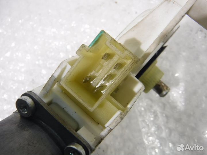 Моторчик заднего левого стеклоподъемника