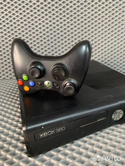 Xbox 360 S Console прошитая (29 игр)