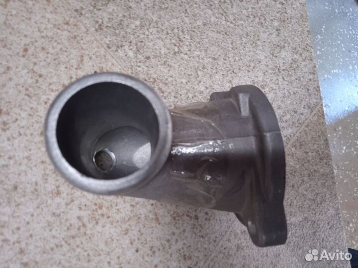 Крышка корпуса термостата змз-406 дв. Волга новая