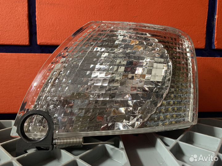 Фонарь указателя поворота левый Фольцваген Пассат