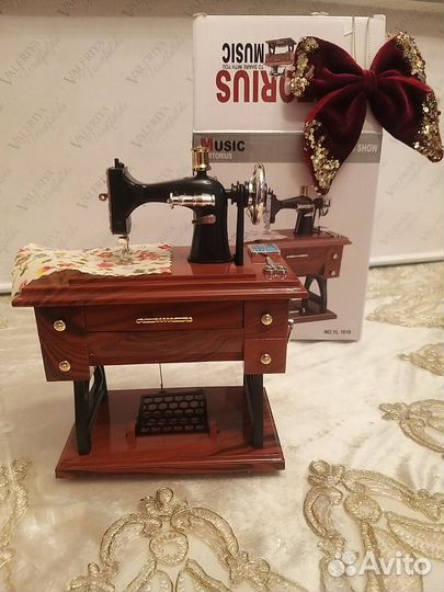 Музыкальная шкатулка Швейная машинка
