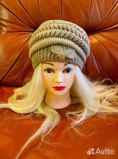 Головной убор женский много