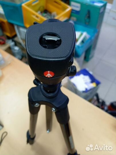 Штатив Manfrotto Compact новый, нет площадки