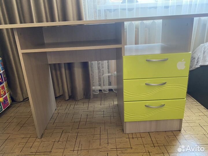 Письменный стол