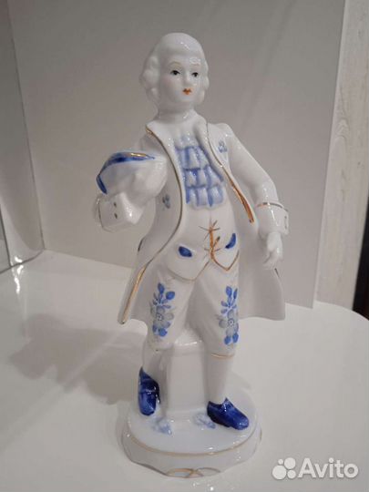 Статуэтка фарфор