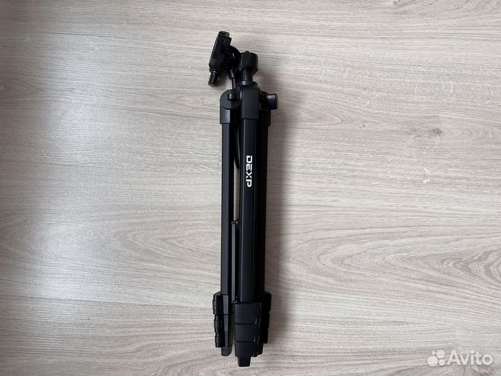 Зеркальный фотоаппарат canon 1100d и штатив dexp