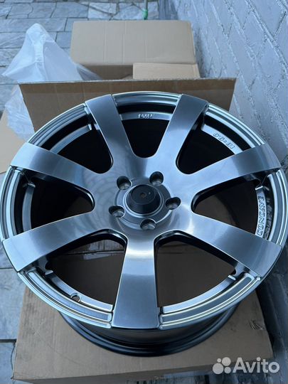 Продам комплект колес R18