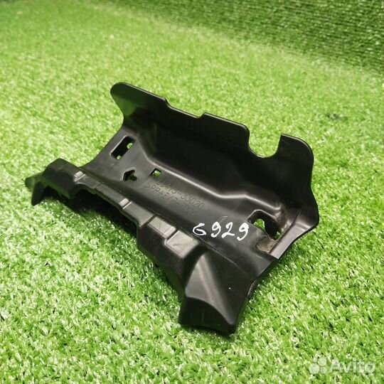 Кронштейн (крепление) правый Toyota Camry 2012