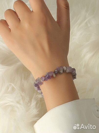 Плетение из аметиста на запястье, натур камень