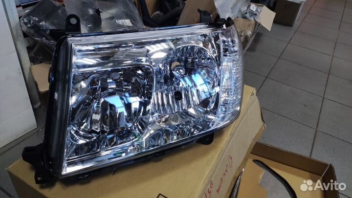 Фара левая Toyota Land Cruiser 100 81170-60A82