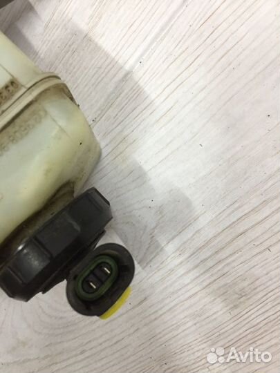 Главный тормозной цилиндр Renault Sr седан K7MF710