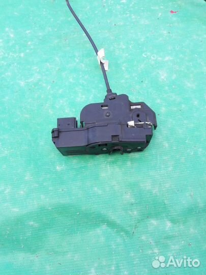 Замок двери задний правый Cadillac STS 2007, 4,6л